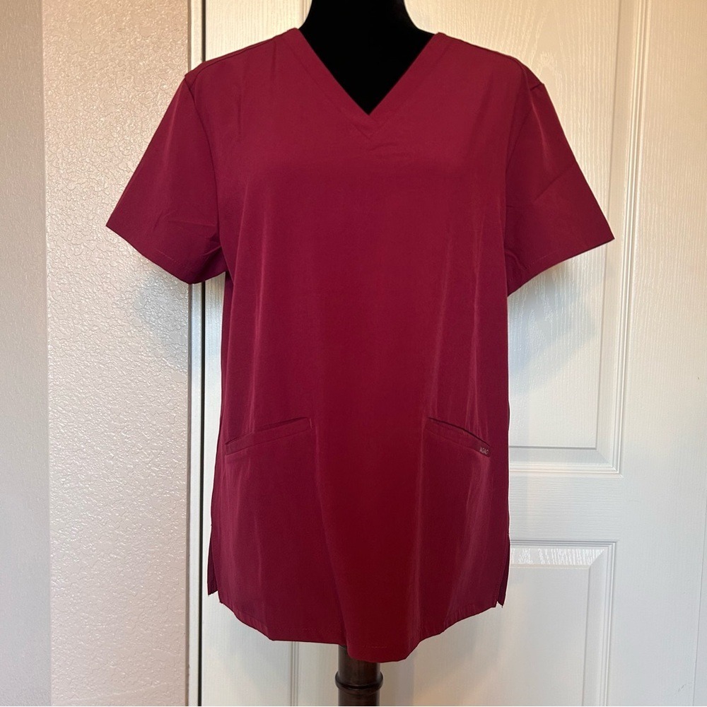 NWT Dagacci V Neckline Medical‎ Scrub Top Size Large